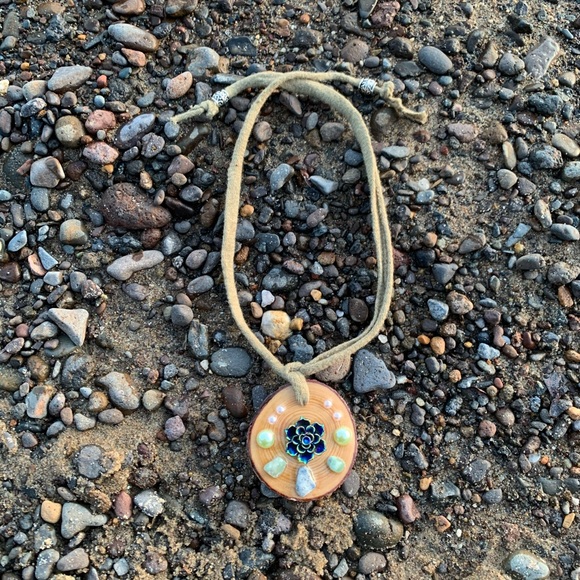 Flower, crystal, and wood pendant necklace - Picture 2 of 8